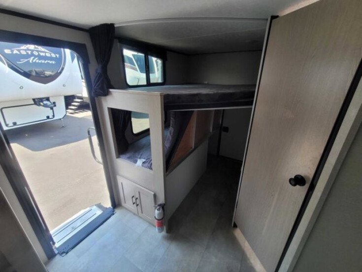 Thumbnail Photo undefined for New 2022 Coachmen Apex 284BHSS